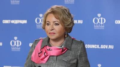 Валентина Матвиенко - Матвиенко вакцинировалась аэрозольной прививкой от COVID-19 - 5-tv.ru