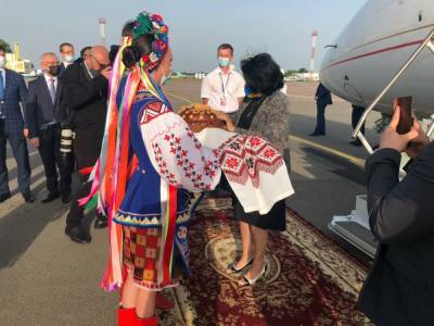 Василий Боднар - Президент Грузии Зурабишвили прибыла в Украину. Ее встретили рушником и караваем - gordonua.com - Грузия