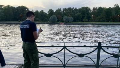 Судно затонуло после столкновения с теплоходом в Петербурге - iz.ru - Санкт-Петербург