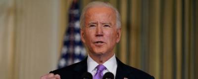 Джо Байден - Джо Байден назвал смехотворной зарплату американских пожарных - runews24.ru - Reuters