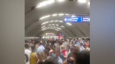 В питерском метро из тоннеля эвакуировали 252 человека - vesti.ru - Санкт-Петербург
