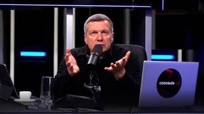 Владимир Соловьев - Владимир Гущин - Соловьев в бешенстве от тех, кто покупает сертификаты о вакцинации - vesti.ru