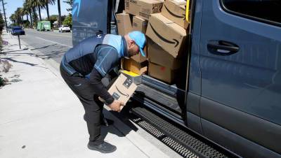 Женщина из Нью-Йорка раздала 150 посылок из Amazon, которые пришли к ней по ошибке - gazeta.ru - Нью-Йорк - Нью-Йорк