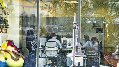 Работодатели перечислили эффективные способы мотивации сотрудников - iz.ru