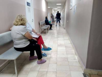 В Екатеринбурге из-за третьей волны пандемии больницы перешли на ковидный режим работы - znak.com - Екатеринбург - Свердловская обл.