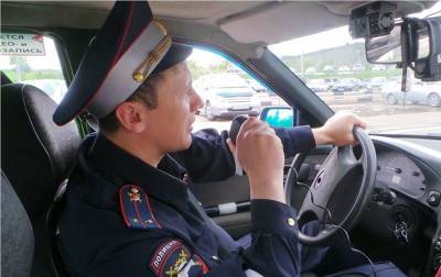 Сорвал погон. Смолянин ударил полицейского, пока тот его штрафовал - rabochy-put.ru - Смоленская обл.
