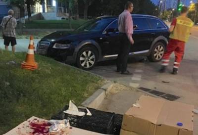 Авто влетело в пешеходов после ДТП на киевской трассе: фото с места происшествия - politeka.net - Киев