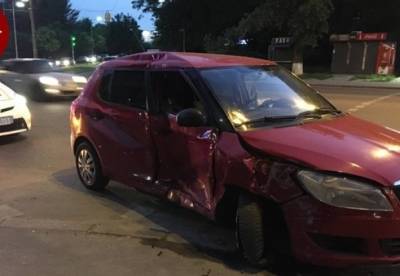 В Киеве при ДТП авто отбросило на пешеходов, есть пострадавшие (фото) - facenews.ua - Украина - Киев