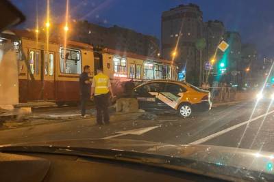 В Приморском районе каршеринг врезался в остановку - abnews.ru - Санкт-Петербург - р-н Приморский