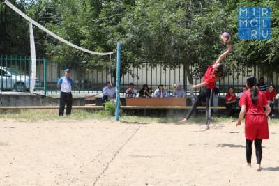 В Хасавюрте прошел турнир по пляжному волейболу - mirmol.ru - Хасавюрт