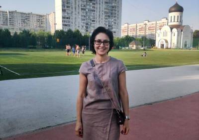 Елена Кац - Елена Кац подвела итоги опроса по реконструкции футбольного поля в парке "Радуга" - tvc.ru