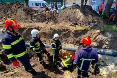 ЧП в Тернополе: рабочих засыпало землей, есть погибший - rupor.info - Тернополь