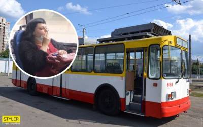 В Одессе дама закурила прямо в троллейбусе - odessa-life.od.ua - Одесса