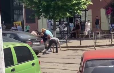 Побоище устроили возле одесского "Привоза", видео: "бросил бутылку в авто и..." - politeka.net - Одесса - Одесская обл.