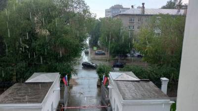 Пока часть России "плавится" из-за жары, в Самаре пошел дождь с градом - vesti.ru - Самара