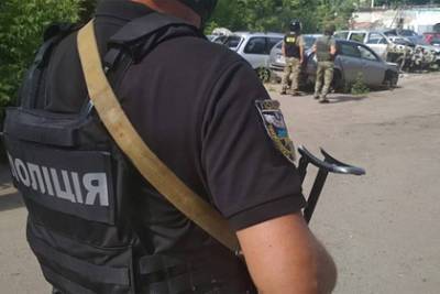 Антон Геращенко - Украинские полицейские начали массово увольняться из-за низких зарплат - lenta.ru