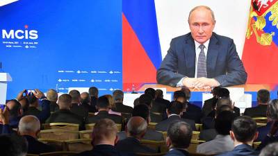 Сергей Шойгу - Владимир Путин - «Не может не беспокоить»: Путин отметил непрекращающееся усиление войск НАТО у границ России - russian.rt.com - Москва
