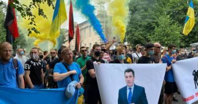 Алексей Данилов - Активисты обвинили секретаря СНБО Данилова в пособничестве Кремлю (ФОТО, ВИДЕО) - dsnews.ua - Снбо