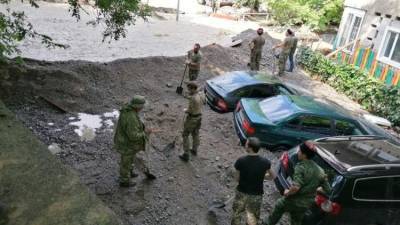 Копают и расчищают: как волонтеры Симферополя помогают ялтинцам - crimea.ria.ru - Крым - Симферополь