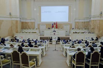 Эдуард Батанов - Петербургские депутаты одобрили увеличение резервного фонда города на фоне пандемии - abnews.ru