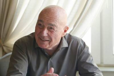 Владимир Познер - Егор Бероев - Познер раскритиковал акцию Бероева против дискриминации невакцинированных - mk.ru