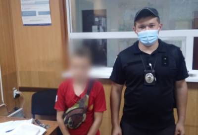 На Луганщине 12-летний мальчик жестко "наказал" маму за то, что та забрала его банковскую карту, которую сама и пополняла - vchaspik.ua