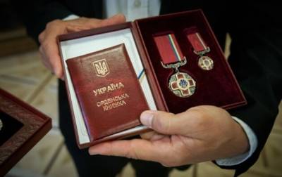 Владимир Зеленский - Богдан Хмельницкий - Александр Павлюк - Зеленский наградил орденами и медалями 12 военных - korrespondent.net
