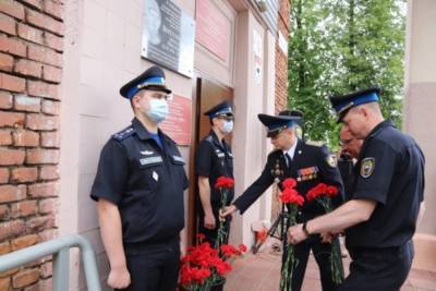 На одной из школ появилась мемориальная доска памяти ивановца, погибшего в Венгрии - mkivanovo.ru - Венгрия - Будапешт