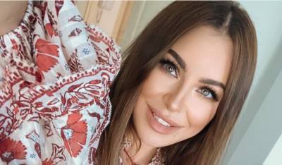 Ани Лорак - Ани Лорак сменила имидж, озадачив моложавым видом в костюме "цыпленка": фото нового образа - sport.politeka.net