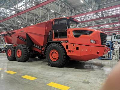 Конкурент Caterpillar и Volvo от КАМАЗа: гигантский «Геркулес» собран - zr.ru - Набережные Челны - Камаз