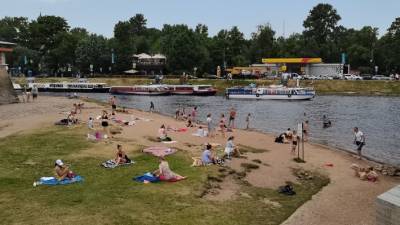 Аномальная жара бросает вызов Петербургу: где купаться в городе без страха и упрека - inforeactor.ru - Санкт-Петербург