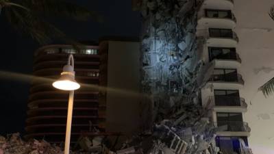 Более 50 человек оказались под рухнувшим домом в Майами - newdaynews.ru - США - Майами
