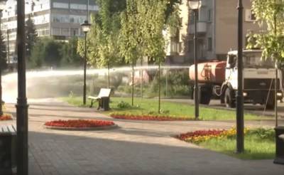 В Смоленске из-за жары усиленно поливают зеленые насаждения - rabochy-put.ru - Смоленск
