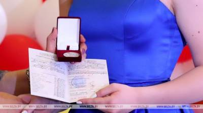 Алесь Пушняков - Более 580 выпускников школ Витебской области получили золотые и серебряные медали - belta.by - Белоруссия - Витебск