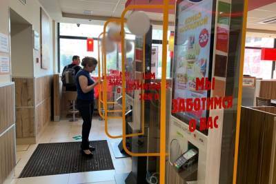 Туристу с пересадкой в Москве понадобится QR-код в случае похода общепит - vm.ru - Москва