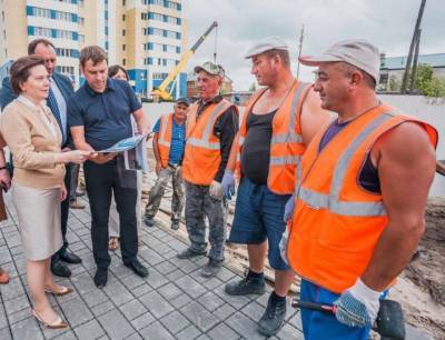 В Югре больше ₽100 тыс. зарплаты предлагают в строительстве, транспорте и логистике - znak.com - Сургут - Югра