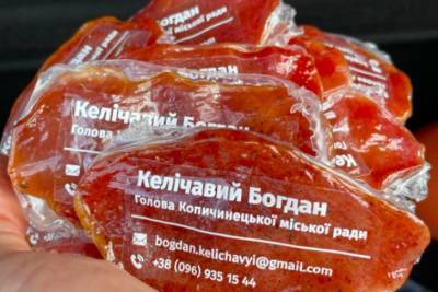Мэр города на Тернопольщине сделал себе визитки из вяленого мяса - rupor.info