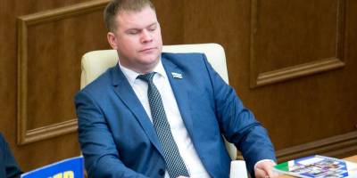 Сергей Титов - Александр Коркин - Суд не стал сажать в тюрьму застрелившего человека уральского депутата - ruposters.ru - Свердловская обл. - Карпинск
