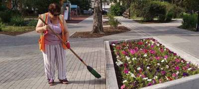 Петрозаводск продолжают мести и украшать - stolicaonego.ru - Петрозаводск