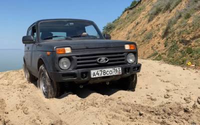 Прет как танк: в сети показали загадочный внедорожник Super Niva - zr.ru