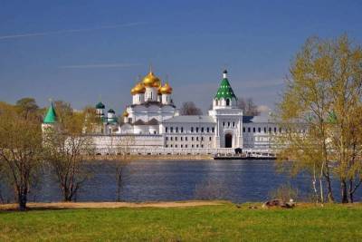 Костромские курьезы: Ипатьевский монастырь оштрафовали на 50 тыс рублей за сарайчик - kostroma.mk.ru - Костромская обл. - Кострома