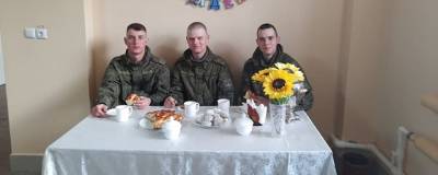 Самовар, сытные пироги и фрукты: в армии прошел День именинника - runews24.ru - Россия - Ростовская обл. - Ереван - республика Карелия