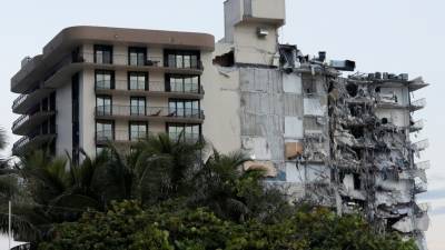 Рон Десантис - На юге Флориды частично обрушилось 12-этажное здание - golos-ameriki.ru - шт.Флорида - Серфсайд