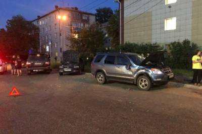 Двойное ДТП произошло в микрорайоне Второй Хабаровск - hab.aif.ru - Россия - Хабаровский край - Хабаровск