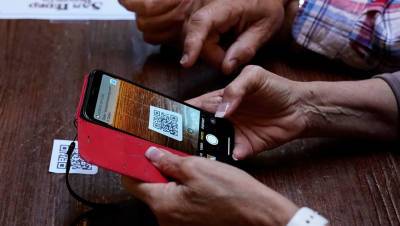 В оперштабе рассказали, когда QR-код на посещение ресторана будет аннулирован - gazeta.ru - Москва