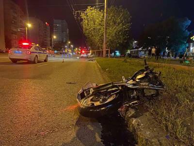 В Челябинске байкер во время погони ГИБДД врезался в такси и погиб - znak.com - Челябинск