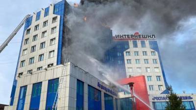 Сгорело 450 кв. м офисной многоэтажки в Новом Уренгое - nashgorod.ru