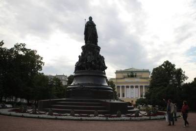 В Петербурге открыли сады и скверы после несостоявшегося шторма - spb.mk.ru - Санкт-Петербург