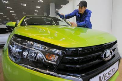 Автомобили Lada остались без магнитолы и мультируля - lenta.ru