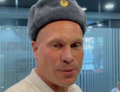 Владимир Александрович - Киве вручили повестку за шапку-ушанку с символикой Советской Армии - ukrpost.biz - Германия
